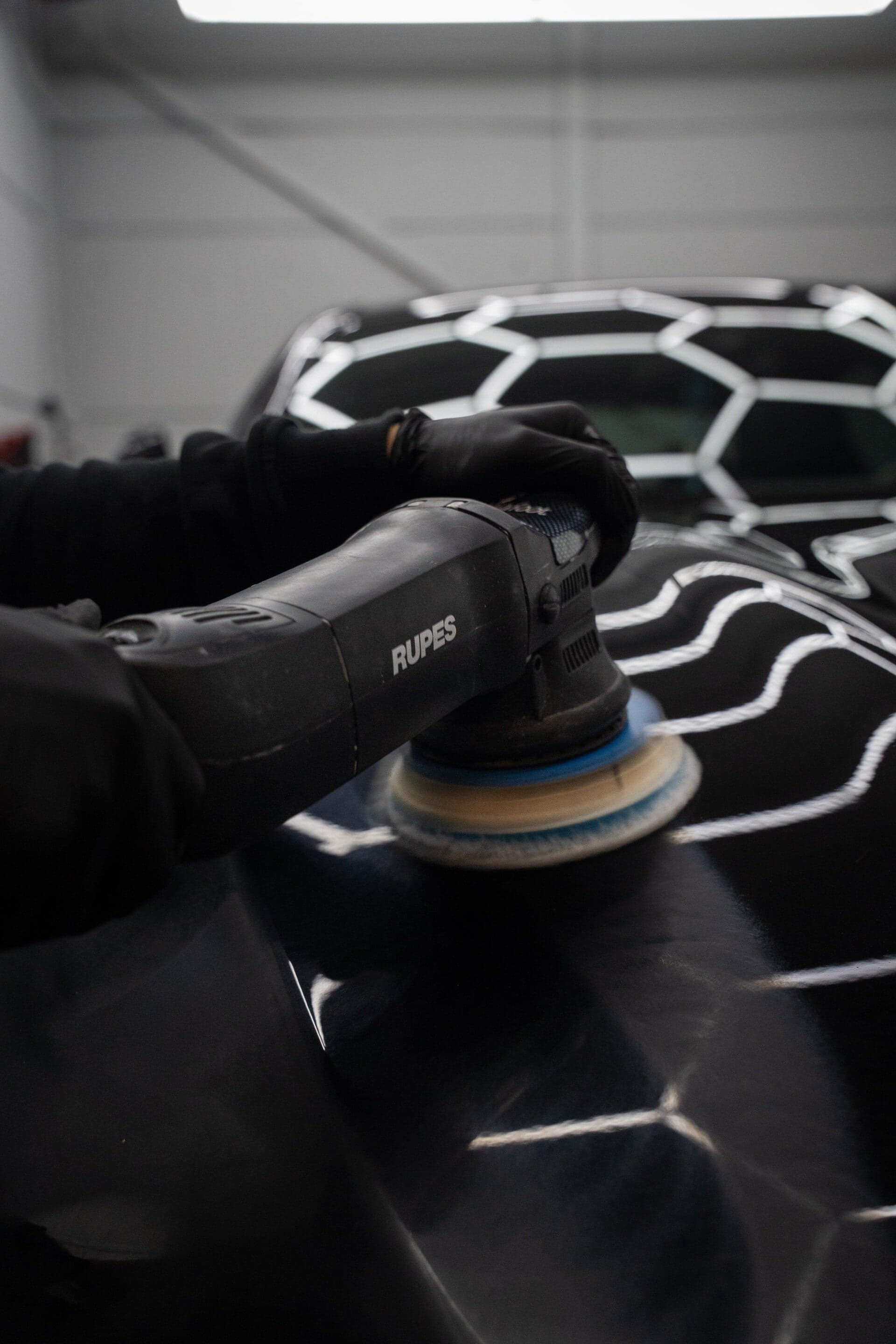 Meerstaps polijsten met Rupes machine bij Spits Car Detailing