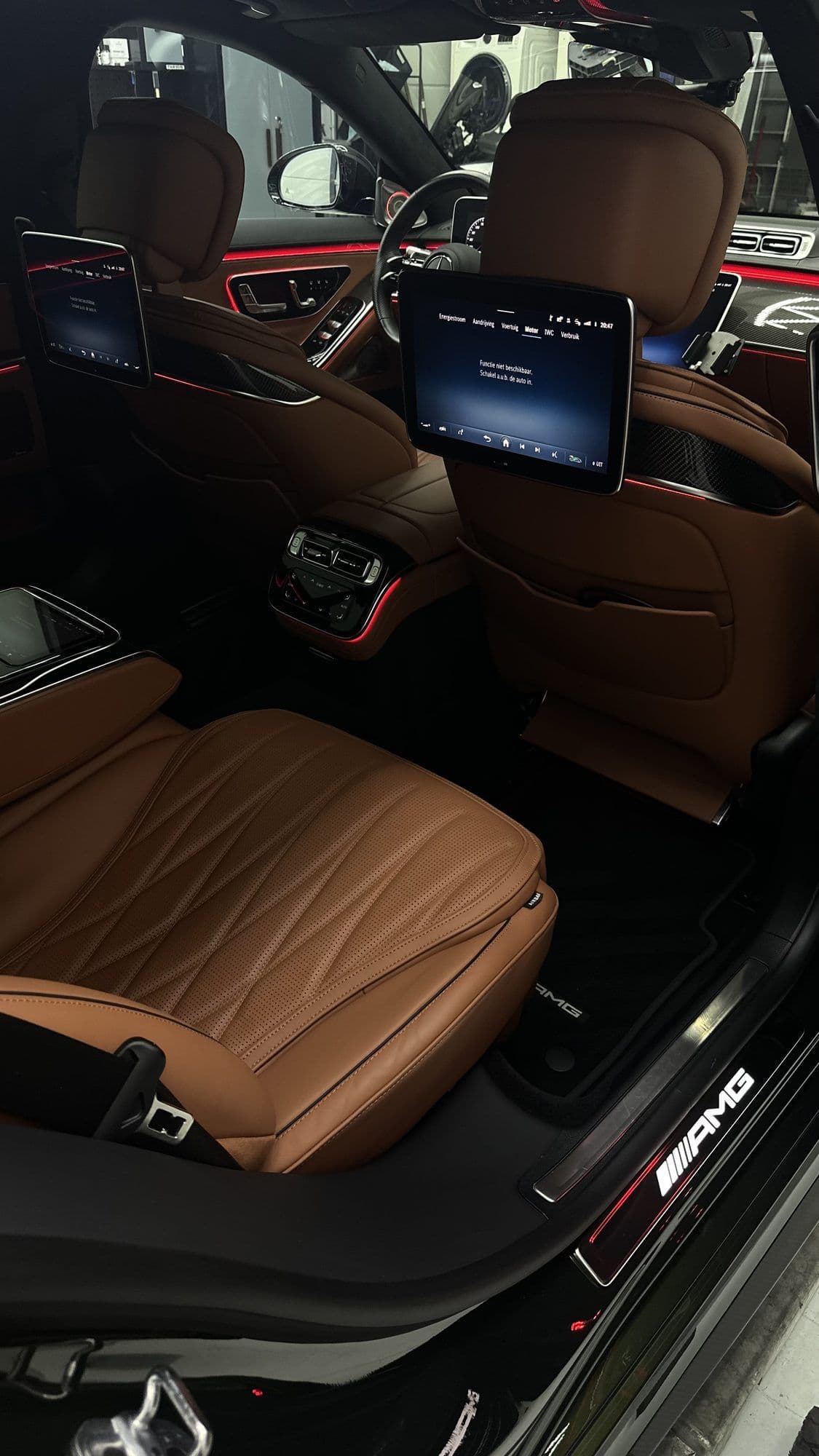 Achterbank met schermen van de Mercedes-AMG S 63